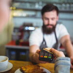 Dlugi firm zajmujacych sie handlem detalicznym w ciagu roku urosly o 182 mln zl alarmuje BIG Info Monitor