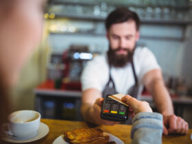 Dlugi firm zajmujacych sie handlem detalicznym w ciagu roku urosly o 182 mln zl alarmuje BIG Info Monitor