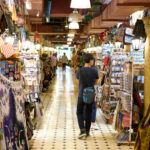 Indie pod presja taryfowa maja dac koncernom Amazon i Walmart pelny dostep do rynku donosi 22Financial Times22