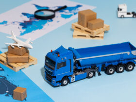 Inwestorzy ostrozni. Zaczal sie zapowiadany przez Trumpa 22Dzien Wyzwolenia22. USA wprowadzaja cla na. wszystkich