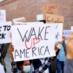 Potepienie polityki USA plynie z calego swiata