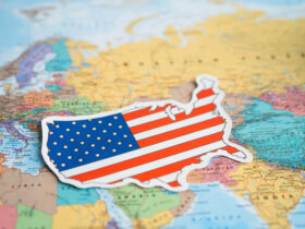 Trump zaostrza globalne napiecia handlowe nowymi wzajemnymi taryfami na amerykanskich partnerow handlowych