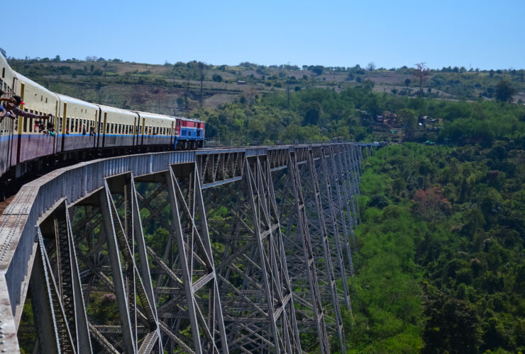 USA wracaja do tradycji i inwestuja w kolej. Tym razem buduja polaczenie kolejowe z Angoli w glab Afryki