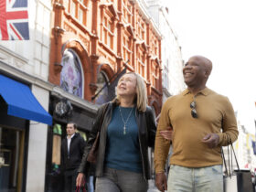 Dlugoterminowa migracja netto na Wyspy Brytyjskie spadla niemal o polowe w 2024 r