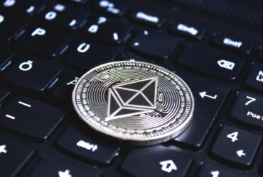 Kryptowaluty kupilo juz ponad 18 proc. Polakow informuja badania