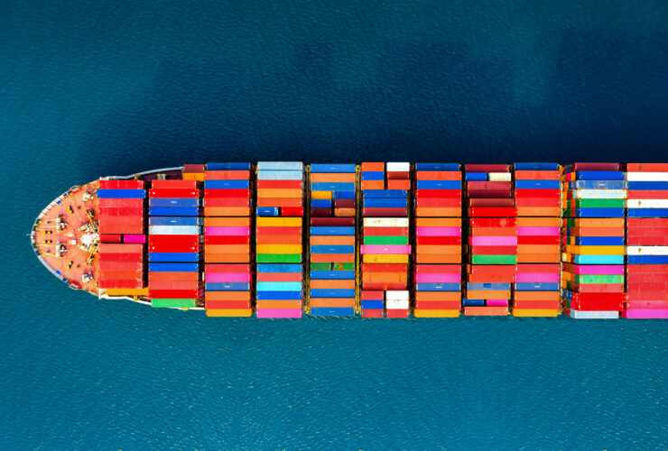 Maersk ostrzega ze ​​globalne wolumeny kontenerow moga spasc z powodu konfliktu handlowego