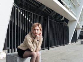 Moda. Burberry planuje zwolnic 1700 pracownikow zysk za caly rok przekracza oczekiwania