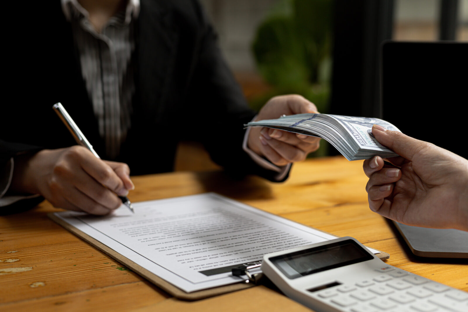 Niemal co trzeci kredytobiorca nie sprawdzil umowy lub nie pamieta czy sie nia zapoznal donosza badania