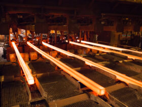 Nippon Steel zainwestuje 4 mld dolarow w nowa hute w USA w pakiecie o wartosci 14 mld dolarow