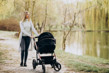 Polowa sprawdzonych modeli wozkow dzieciecych miala wady konstrukcyjne informuje UOKiK