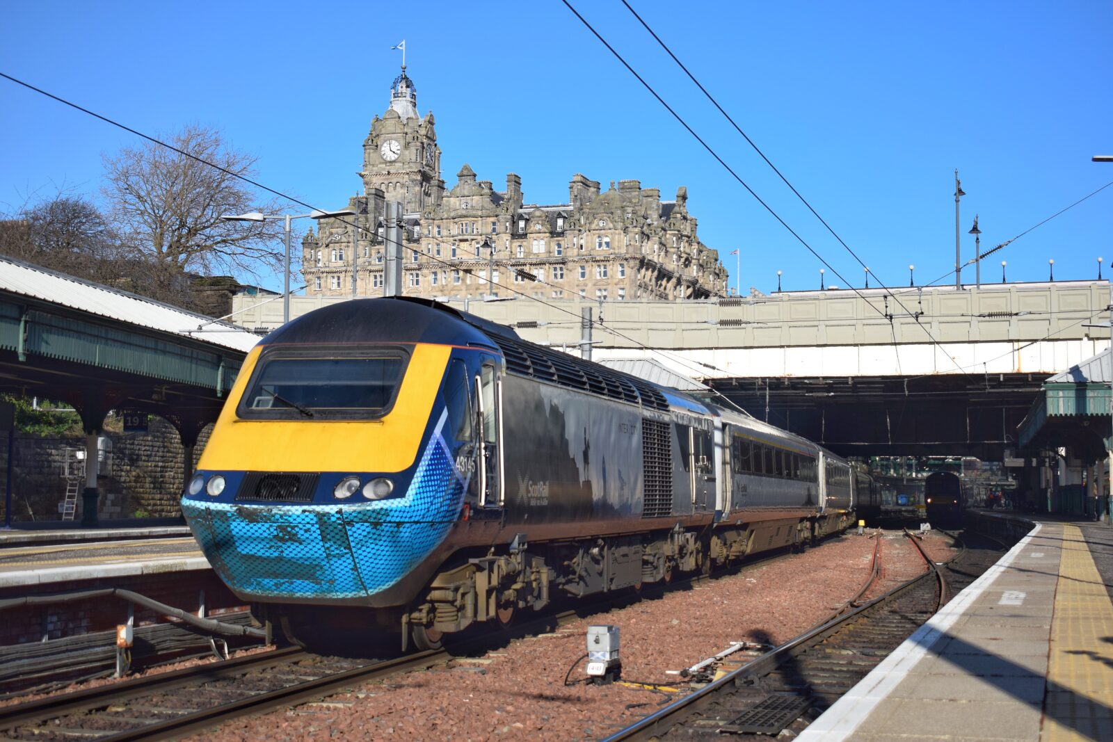Region Rail Baltica w Estonii podpisuje kontrakty na budowe glownej linii z miedzynarodowymi konsorcjami