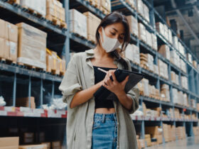 Stany Zjednoczone obniza clo „de minimis na przesylki z Chin wzmacniajac szerszy rozejm handlowy