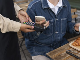 69 proc. wszystkich platnosci realizowano w sposob cyfrowy w 2024 r. informuje Polska Bezgotowkowa