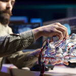 Neuralink Muska pozyskuje 650 mln dolarow w ramach najnowszego finansowania. Firma rozpoczyna badania kliniczne