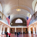 Powell powtarza ze ​​obnizki stop procentowych moga poczekac. Fed bada wplyw taryf