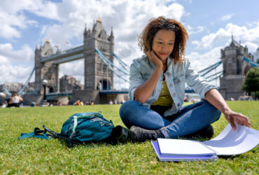 Przecietny student konczy nauke w Anglii z dlugiem 53 tys.funtow