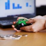 Akcje Tesli spadaja po ogloszeniu przez Muska powstania nowej partii