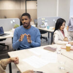 Rynek zatrudnienia w Wielkiej Brytanii slabnie. Firmy wstrzymuja rekrutacje