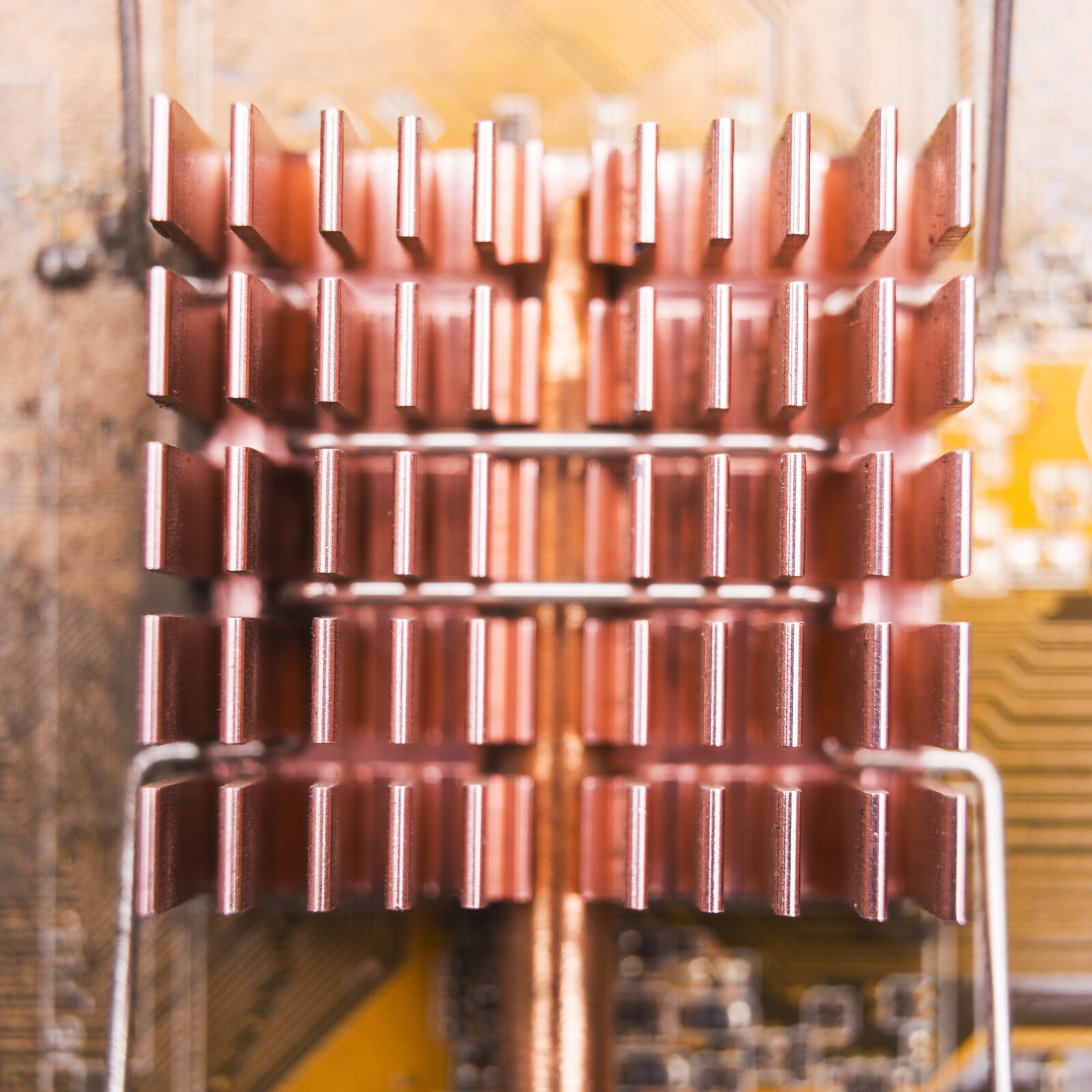 Trump zapowiada ze USA nalozy 50 proc. cla na import miedzi. Rosna ceny kontraktow terminowych na miedz