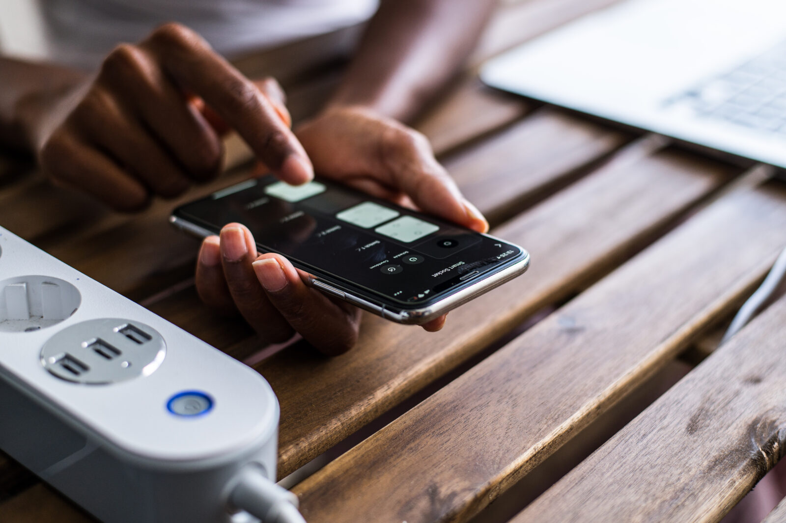 Brytyjskie rachunki za energie wzrosna przed zima bardziej niz oczekiwano