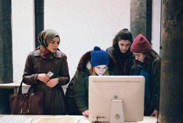 Liczba cudzoziemcow wykonujacych w Polsce prace w koncu lutego wyniosla 1574 mln osob informuje GUS