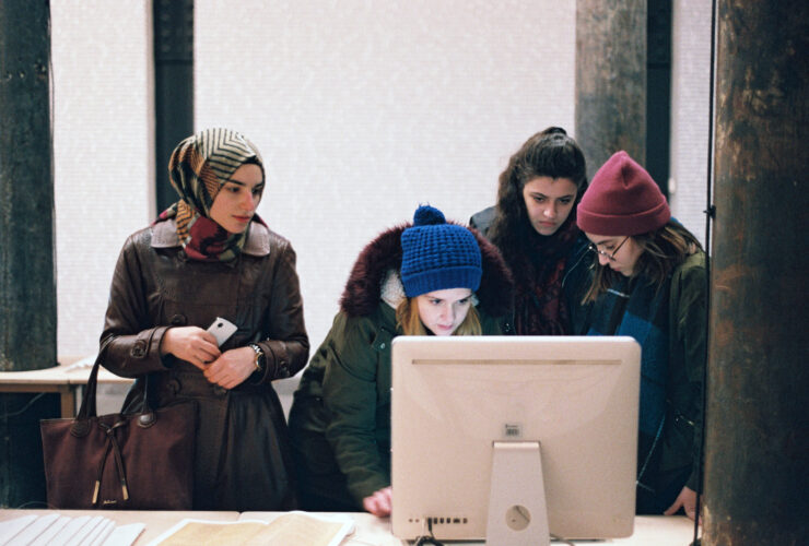 Liczba cudzoziemcow wykonujacych w Polsce prace w koncu lutego wyniosla 1574 mln osob informuje GUS