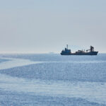 Liczba statkow przeplywajacych dziennie przez Kanal Sueski spadla z 80 do 35