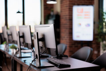 W grudniu firmy szukają kosztów: wpływa to ożywczo na rynek 