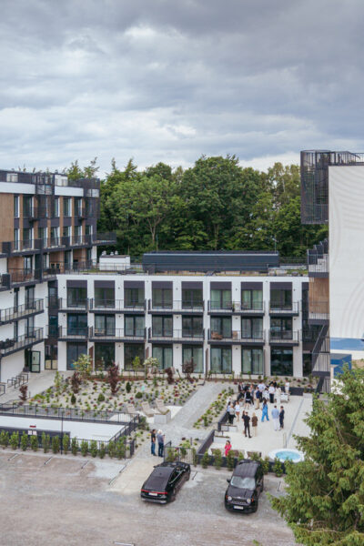50-krokow-od-morza-i-caloroczny-resort-premium-sunsnow-oficjalnie-otworzyl-the-one-w-ustroniu-morskim