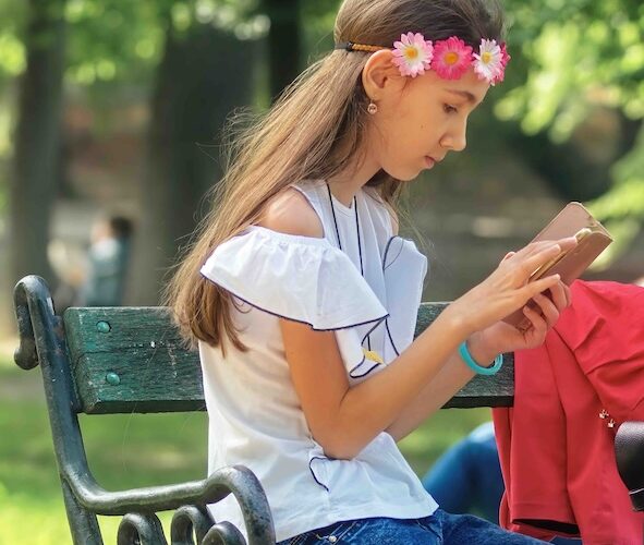 wakacje-bez-telefonu-dzieci-zyskuja-znacznie-wiecej-niz-tylko-mniej-czasu-przed-ekranem