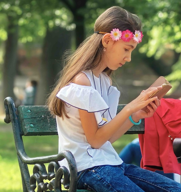 Wakacje bez telefonu? Dzieci zyskują znacznie więcej niż tylko mniej czasu przed ekranem 139 wakacje-bez-telefonu-dzieci-zyskuja-znacznie-wiecej-niz-tylko-mniej-czasu-przed-ekranem