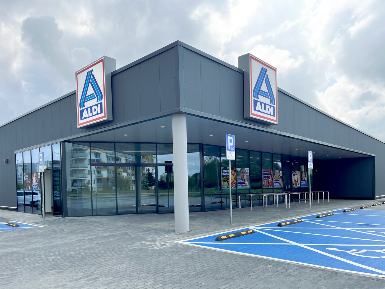 Jak tygodnie tematyczne napędzają sprzedaż w dyskontach? ALDI pokazuje, jak buduje większy koszyk i testuje nowe produkty