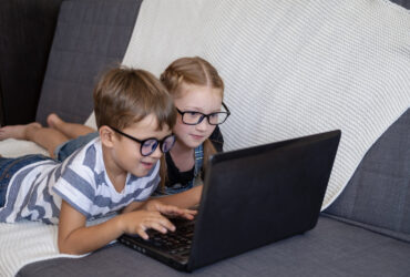 Big Tech pod presją za bezpieczeństwo dzieci. Meta płaci miliardy, Roblox walczy o arbitraż
