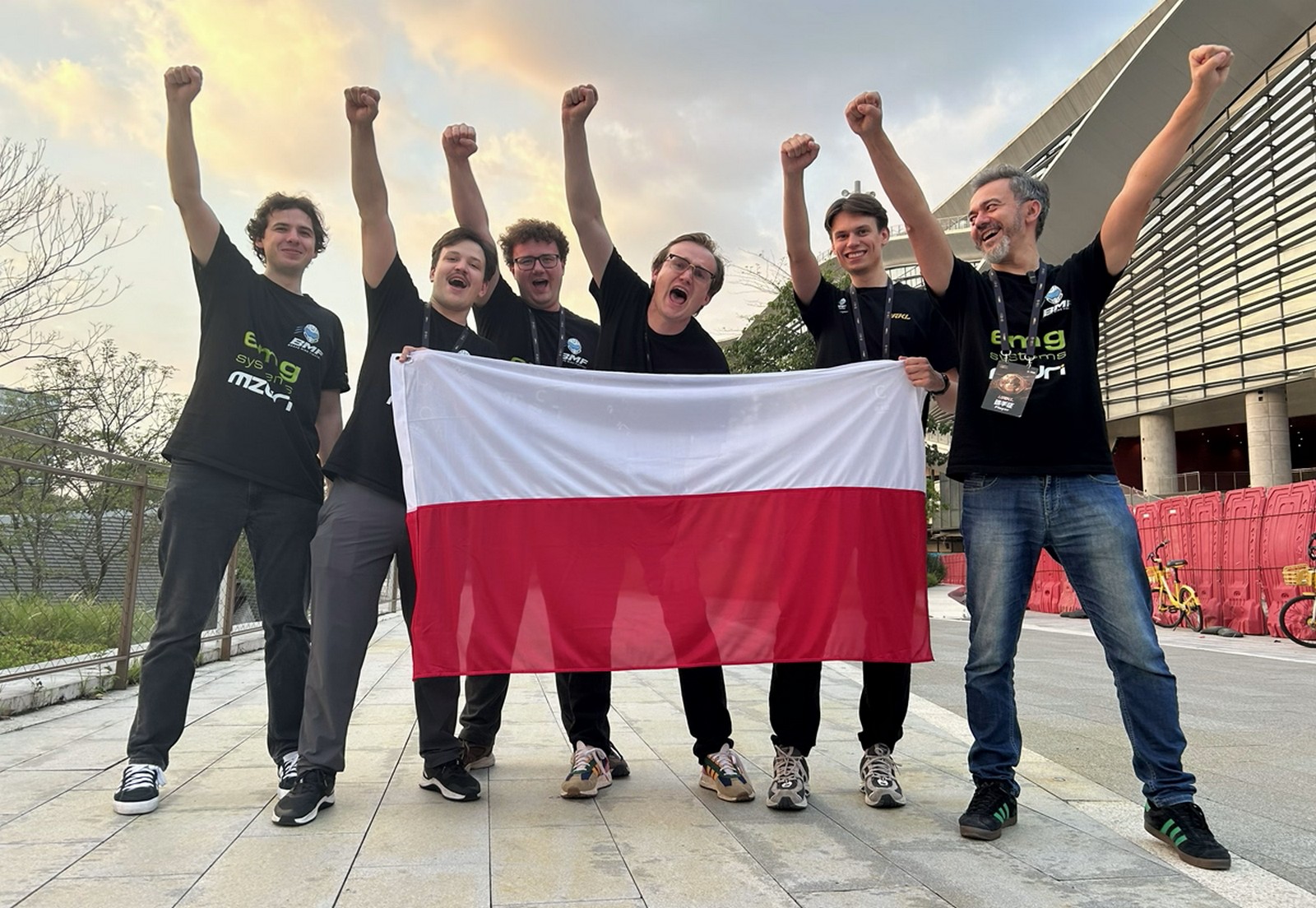 Polski zespół w TOP16 turnieju humanoidów. Najtrudniejsze było przeniesienie AI z symulacji do robota 139 Polski zespół w TOP16 turnieju humanoidów. Najtrudniejsze było przeniesienie AI z symulacji do robota